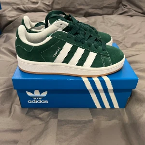 Adidas campus 00 - Adidas campus 00 gröna. Finns i storlek 37 1/3 och 38 2/3. 