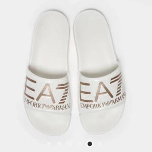 Ea7 tofflor - Vita ea7 tofflor, äkta i storlek 37-38.  Helt oanvända! 