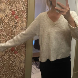 Stickad tröja & other stories - Stickad tröja från & other stories  S Lite nopprig i material