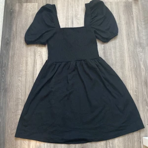 Klänning svary - Använt max 2 gånger💗