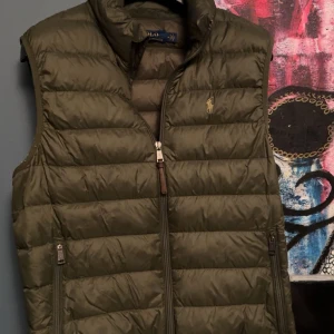 Ralph lauren väst - Schysst väst från Ralph Lauren Bra skick inga skavanker🤟