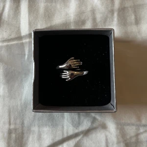 Justerbar handring - Säljer denna justerbara ring som inte kommer till användning💕