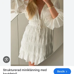 SÖKER!!! - SÖKER DENNA UNDERBARA KLÄNNING, HÖR GÄRNA AV ER OM NI SÄLJER ELLER VET NÅGON SOM SÄLJER. ÄR VILLIG ATT GE MYCKET FÖR DEN!😋