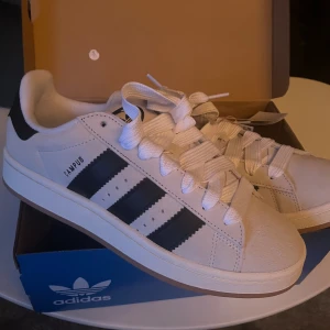 Adidas Campus 00s Crystal White - Adidas Campus 00s aldrig använda med tags 10/10✅både svarta och vita snören med och box!