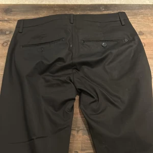 Dondup byxa  - Dondup kostym byxa, kan börja på 350. Köpt på United fashion Göteborg. Använda fåtal gånger 