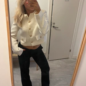 Kofta/jacka från Gina tricot - Kofta ish jacka från Gina tricot aldrig använd nypris 800kr