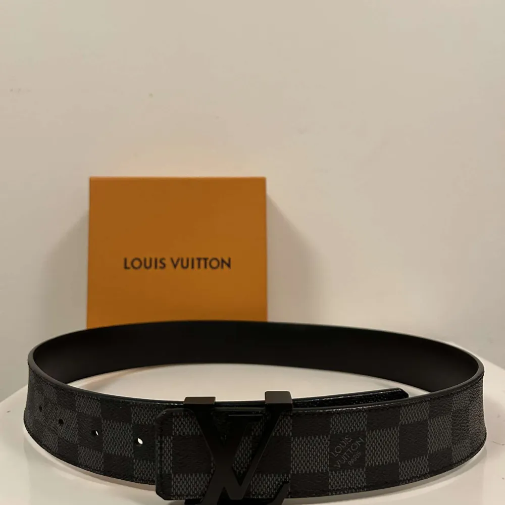 Säljer mitt oanvända Louis Vuitton Monogram Bälte! Hör av dig vid frågor, postar oftast samma dag som köpet görs.. Accessoarer.