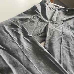 Kostymbyxor  - Grå kostymbyxor!