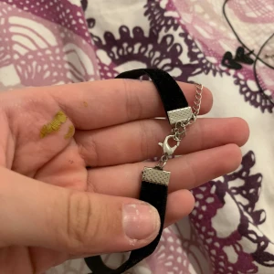 Chockers  - Tajt halsband 