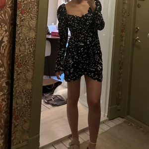 Missguided klänning - Fin prickig klänning från missguided  Xs  