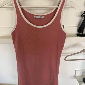 Linne - Fint använt skick.  Storlek s, tycker den passar xs/s