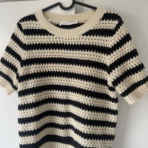 Stickad topp Selected Femme - Aldrig använd   Strl S 