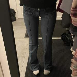 Säljer mina jeans från Nelly då de inte kommer till andvändning. De är i storlek 34💖 (mycket bra skick)