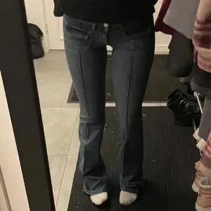 Säljer mina jeans från Nelly då de inte kommer till andvändning. De är i storlek 34💖 (mycket bra skick)