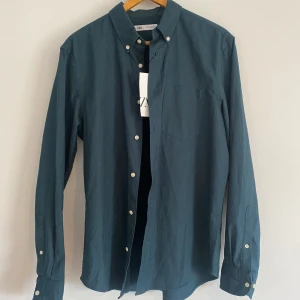 Zara skjorta - Zara skjorta med lappen kvar. Storlek M. Oanvänd 