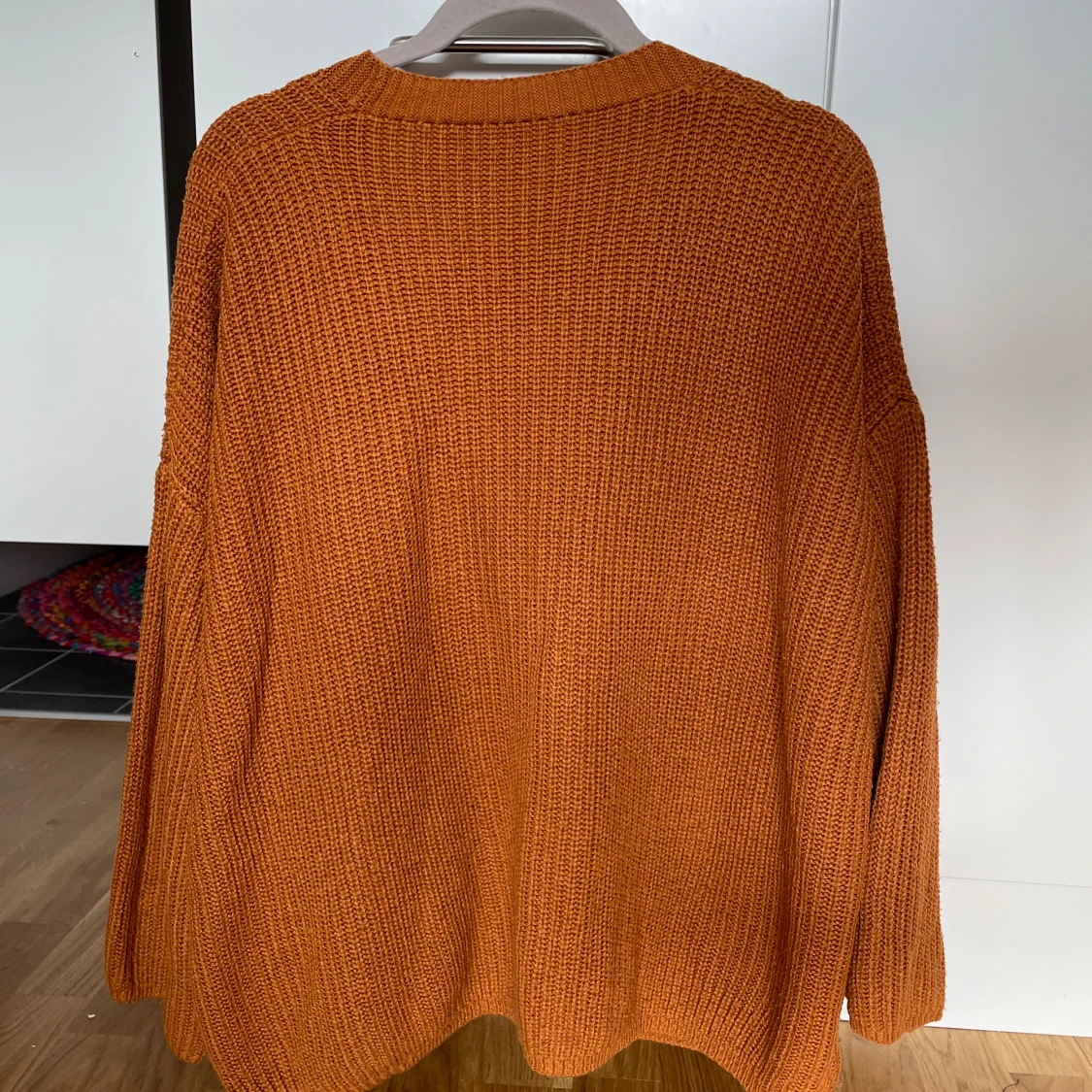 Orange stickad kofta - 90