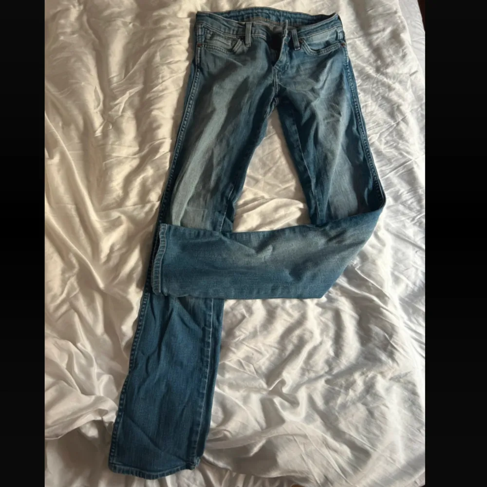 Jeans från wrangler! Lånade bilder . Farkut & Housut.