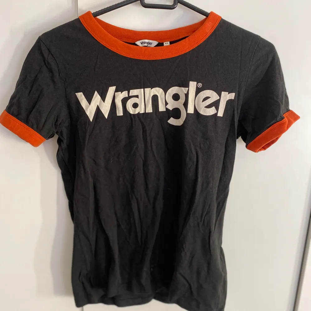 T-shirt från Wrangler i storlek XS använd 1 gång. 🫶🏽. T-shirts.