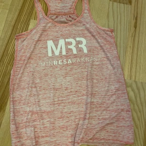 Träningslinne strl S - Begagnat skick. Kolla gärna in mina andra annonser för samfrakt!