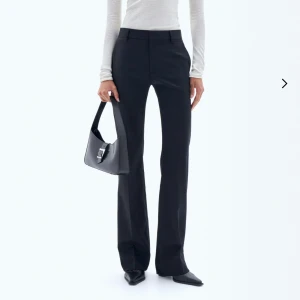 Filippa K kostymbyxor  - Så fina och tidslösa kostymbyxor som tyvärr blivit för små för mig. Ordinarie pris 2700kr 