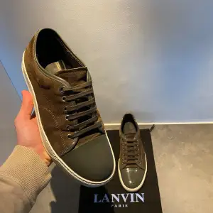 Säljer dessa Lanvin Cap Toe Sneakers för 3099kr!🤩| super skick! | UK6 (41-42) | Box! | Dustbag! | skriv vid frågor och funderingar!😁