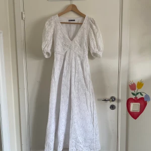 Studentklänning  - Min studentklänning som jag hade 2023. Jättebra skick! 🤍