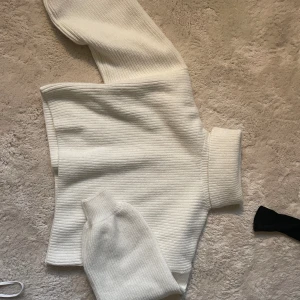 Stickad tröja med polo🤩 - Super fin, aldrig använd!