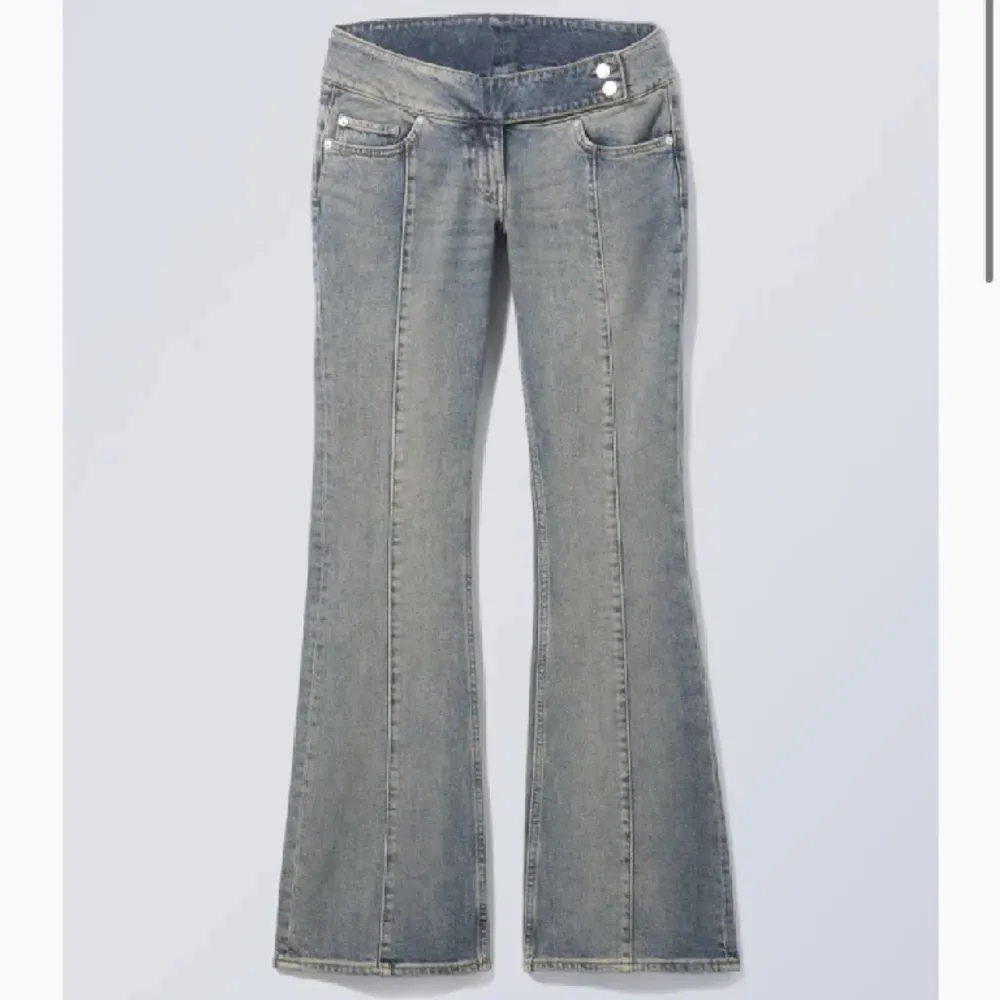 Söker weekdays millenial jeans!! Om ni har så kan ni väldigt gärna höra av er ❤️jag kan tänka betala ett bra och rimligt pris ❤️. Jeans & Byxor.