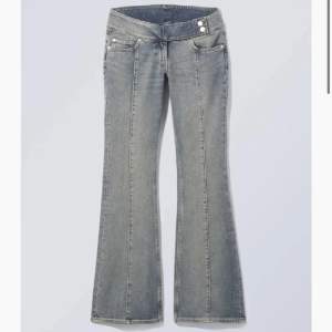 Söker weekdays millenial jeans!! Om ni har så kan ni väldigt gärna höra av er ❤️jag kan tänka betala ett bra och rimligt pris ❤️