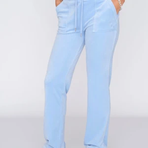 Snygga juicy byxor ❤️ - Säljer dessa blåa juicy byxor billigt då dom har små defekter.  Storlek XS  Frakt tillkommer alt mötas upp i Stockholm 