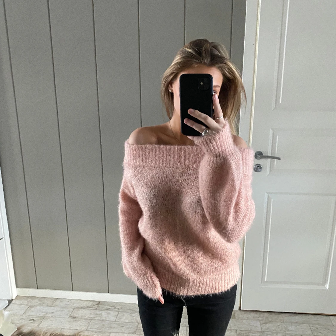 Rosa stickad off-shoulder tröja - 90