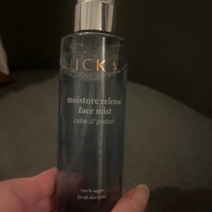 Hickap- face mist - En face mist som både luktar gott och är skön på huden. Denna kommer dock inte till användning hos mig längre. Använd några gånger, kolla andra bilden. Ord pris: 179