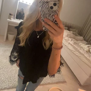 Fin spets topp - Säljer denna jätte fina blus/topp från zara.❤️