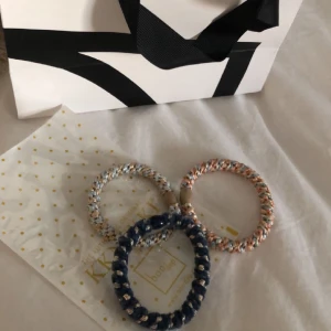 Knekkis - Säljer mina helt nya knekkis då jag har för många🫶🏽🫶🏽den mörkblå är såld men de andra 2 finns kvar. 50kr totalt för båda! Först till kvarn 