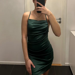 Mörkgrön festklänning - Aldrig använd!  XS