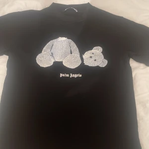 Palm angel T-Shirt - Säljer Palm angel T-Shirt pga för liten skick 10/10 aldrig använd