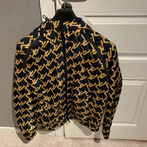 Windbreaker J.lindberg - Aldrig använd, ny skick. Ny pris 3200kr