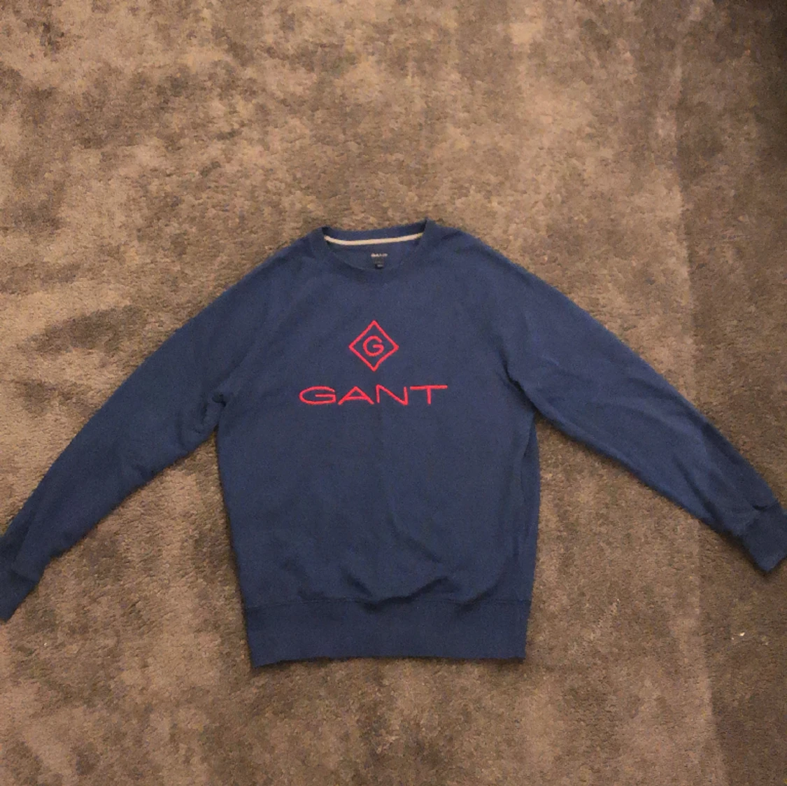 Gant Hoodie i bra skick använd några gånger, Storlek M. Kan diskutera priset!