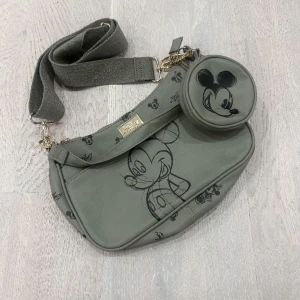 Axelremsväska Disney - Oanvänd och i jättebra skick 