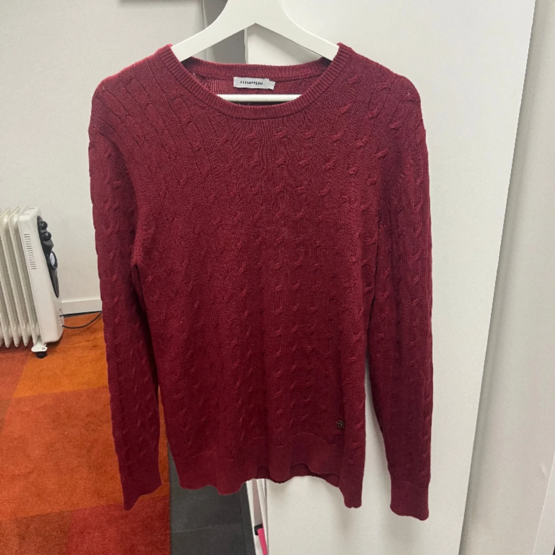 Vinröd Sweatshirt från J.Lindeberg😍