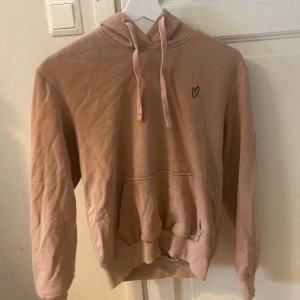 hoodie - vanlig lite mörkrosa hoodie från hm i stl xs/s