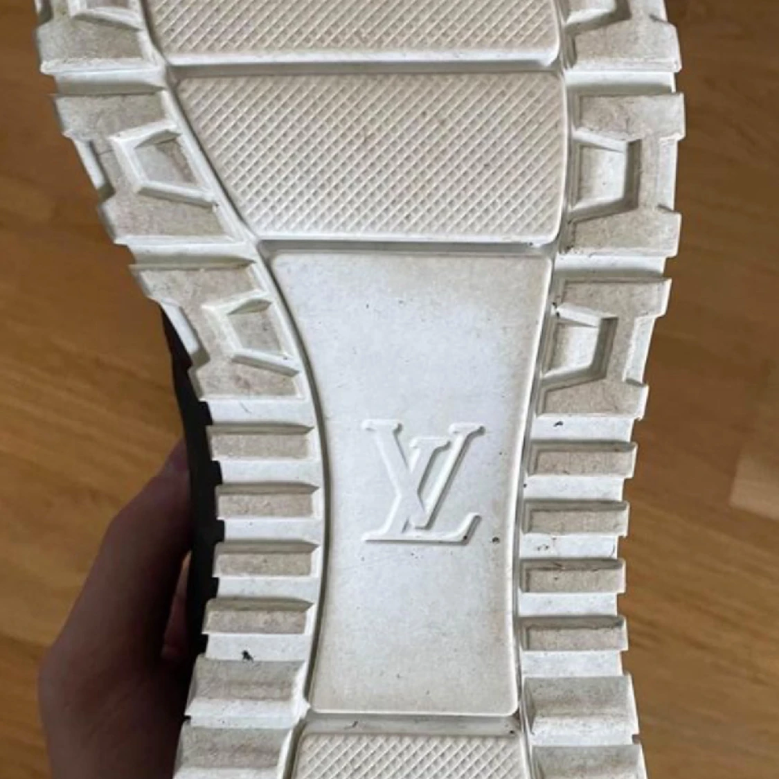 Louis Vuitton skor  - 90