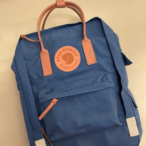 Acne x fjällräven kånken ryggsäck - Knappt använd ryggsäck i nyskick! 