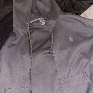 Ralph Lauren hoodie  - Storlek S  Haft den i en vecka, precis som ny