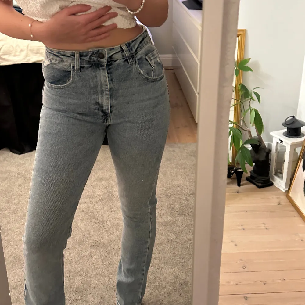Så fina jeans som inte kommer till användning, storlek 40💕. Jeans & Byxor.
