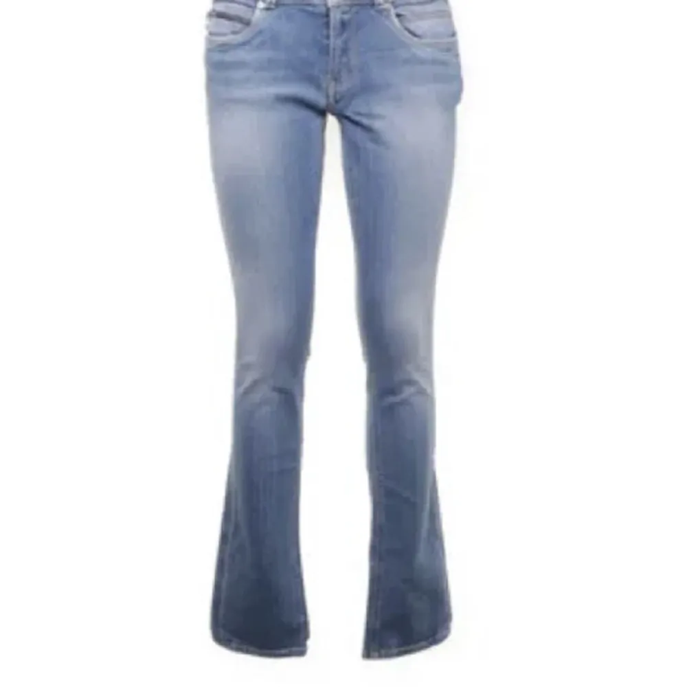 Säljer dessa pepe jeans p.g.a att dom är för stora för mig, TRYCK INTE PÅ KÖP NU!🤍 Kontakta för mer info!!. Jeans & Byxor.
