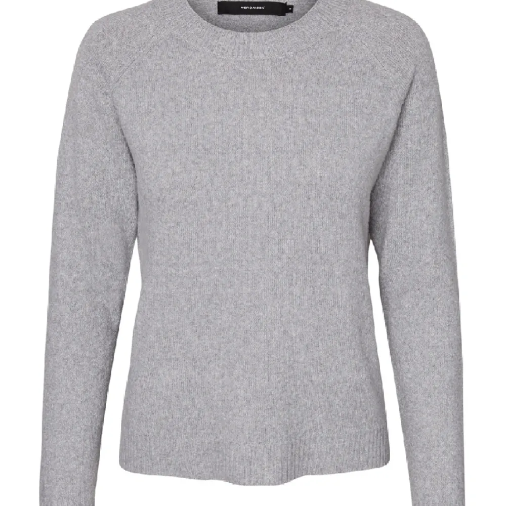 Säljer denna fina stickade tröja från vero moda, lite nopprig. Original pris: 250kr. Neuletakit & Villapaidat.