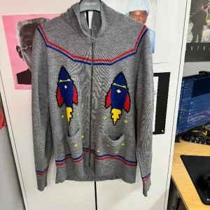 River Island- stickad tröja  - Fint skick, knappt använd