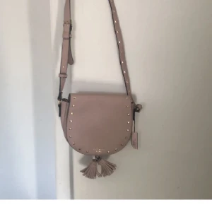 Väska - Jättefin axelremsväska från Victoria Secret. Aldrig använd så nyskick 