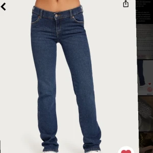Lågmidjade jeans  - Lågmidjade jeans från Dr denim🤍 använda en gång och köptes för 700kr. Passar nog någon mellan 160-165 bäst🤍🤍